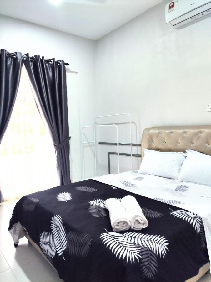 Private Pool Cassa Dinies, Wifi , Bbq,10 Pax Villa Rantau Panjang Bagian luar foto