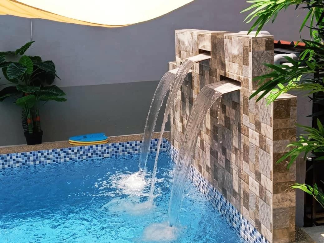 Private Pool Cassa Dinies, Wifi , Bbq,10 Pax Villa Rantau Panjang Bagian luar foto