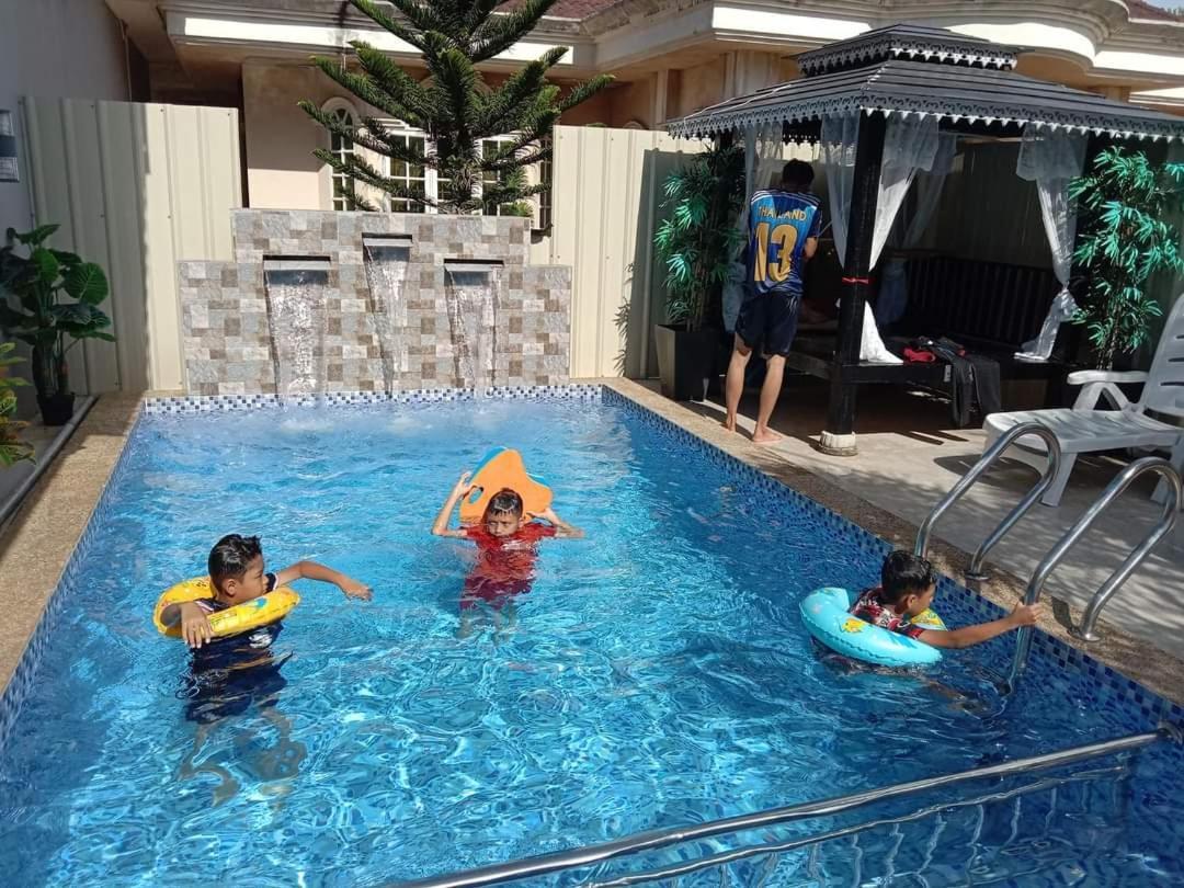 Private Pool Cassa Dinies, Wifi , Bbq,10 Pax Villa Rantau Panjang Bagian luar foto
